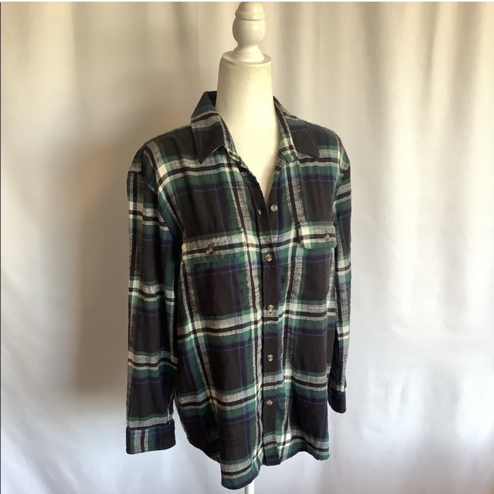 American Eagle Outfitters Black and Green Plaid Flannel